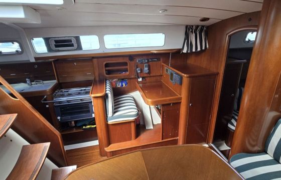 Sailboat Beneteau Oceanis 40 11.99m