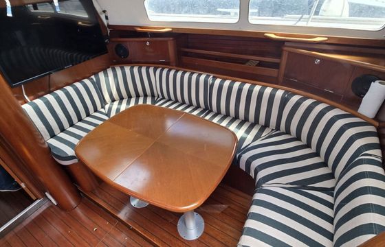Sailboat Beneteau Oceanis 40 11.99m