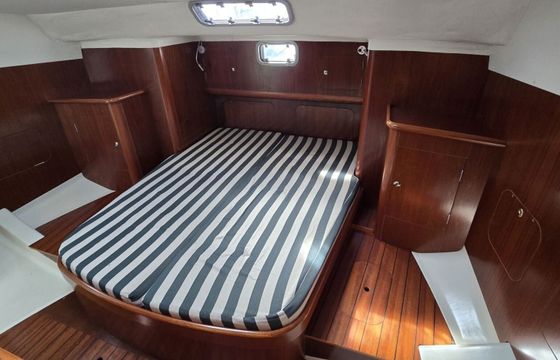 Sailboat Beneteau Oceanis 40 11.99m