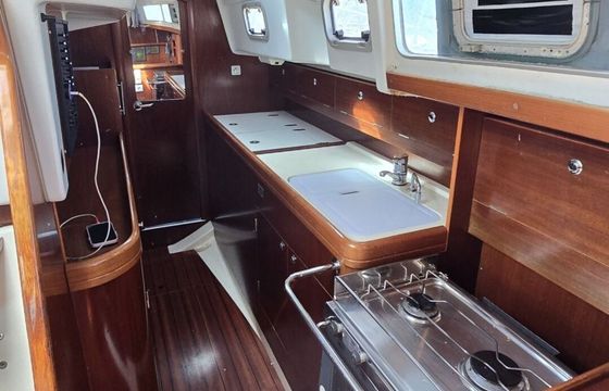 Sailboat Beneteau Oceanis 40 11.99m
