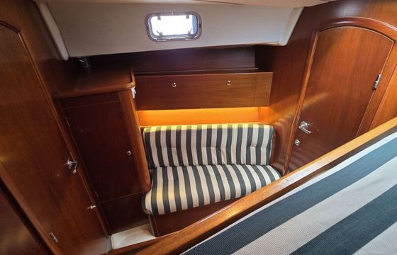Sailboat Beneteau Oceanis 40 11.99m