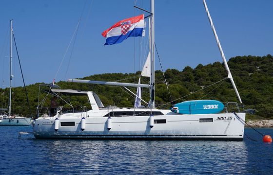 Sailboat BENETEAU OCEANIS 41.1 12.43m