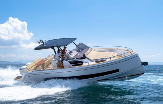 Motorboat Salpa Avant-garde 600hp