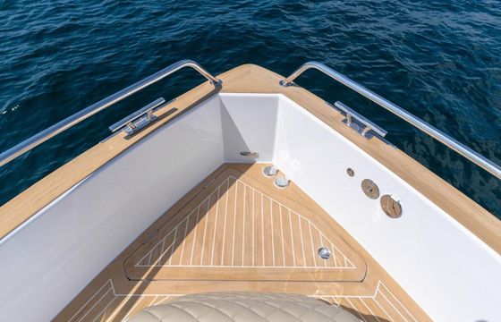 Motorboat Salpa Avant-garde 600hp