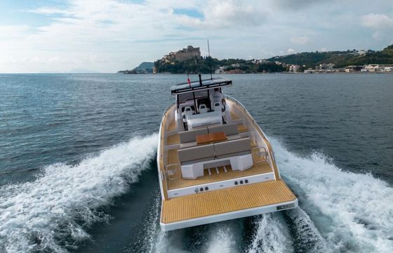 Motorboat Salpa Avant-garde 600hp