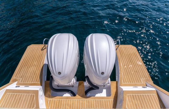 Motorboat Salpa Avant-garde 600hp