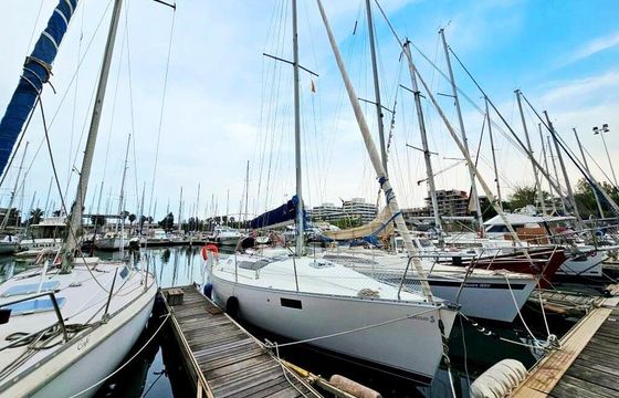 Sailboat Beneteau Océanis 320 9.6m