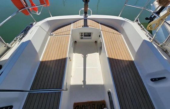 Sailboat Beneteau Océanis 320 9.6m