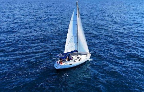 Sailboat Beneteau Océanis 320 9.6m