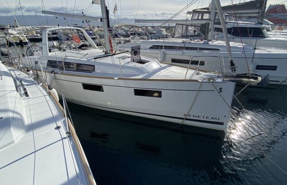 Sailboat Beneteau Oceanis 35.1 10.75m