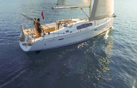 Sailboat Beneteau Oceanis 43 12.75m