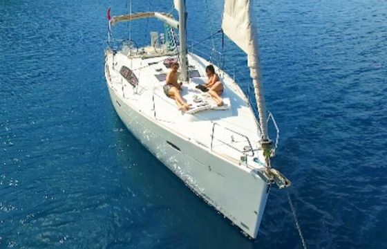 Sailboat Beneteau Oceanis 43 12.75m