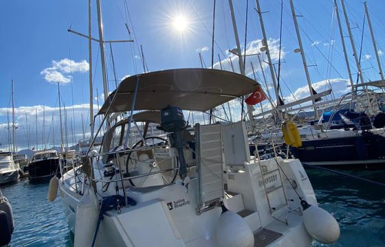Sailboat Beneteau Oceanis 43 12.75m