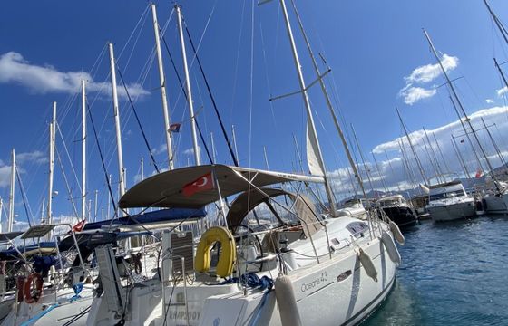 Sailboat Beneteau Oceanis 43 12.75m