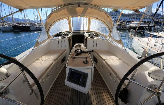 Sailboat Beneteau Oceanis 43 12.75m