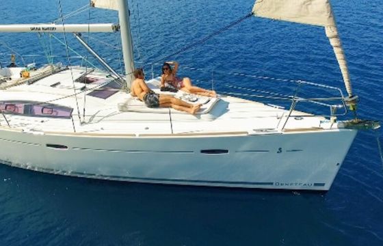 Sailboat Beneteau Oceanis 43 12.75m