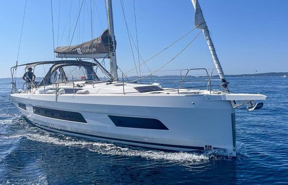 Sailboat 3 DUFOUR 41 - KE (3D/2C/0P) 12m