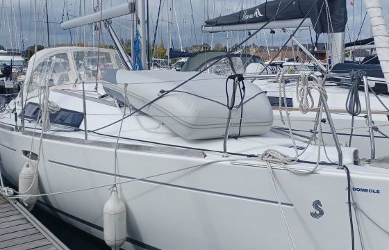 Sailboat Beneteau Oceanis 31 9.3m