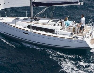 Sailboat Beneteau Oceanis 31 9.3m