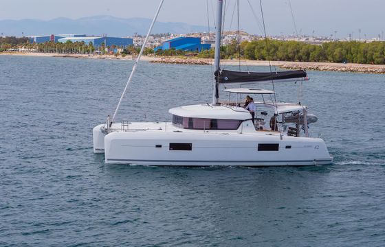 Catamaran LAGOON 42 (Refit 2022) 13m