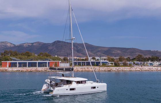 Catamaran LAGOON 42 (Refit 2022) 13m