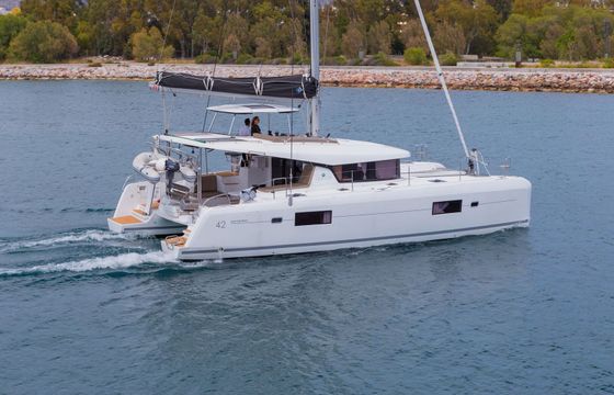 Catamaran LAGOON 42 (Refit 2022) 13m