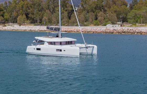 Catamaran LAGOON 42 (Refit 2022) 13m