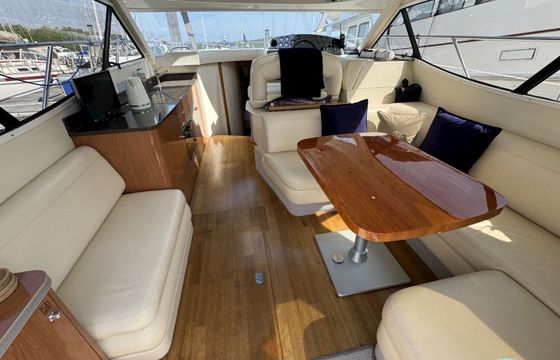 Motorboat Regal 3860 800hp