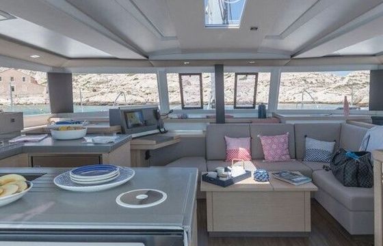 Catamaran Fountaine Pajot Astrea 42 with watermaker 12.58m
