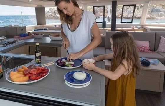 Catamaran Fountaine Pajot Astrea 42 with watermaker 12.58m
