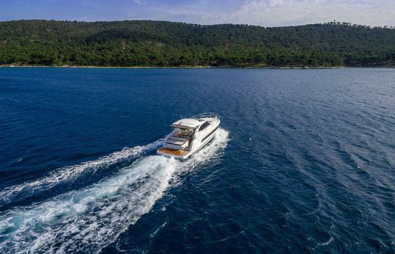 Motorboat JEANNEAU LEADER 36 520hp