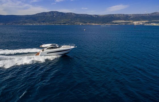 Motorboat JEANNEAU LEADER 36 520hp