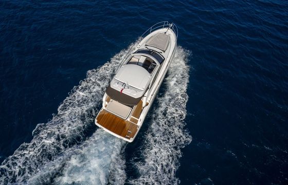 Motorboat JEANNEAU LEADER 36 520hp