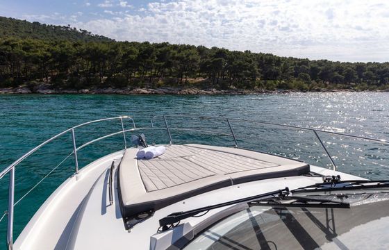 Motorboat JEANNEAU LEADER 36 520hp