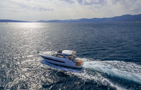 Motorboat JEANNEAU LEADER 36 520hp