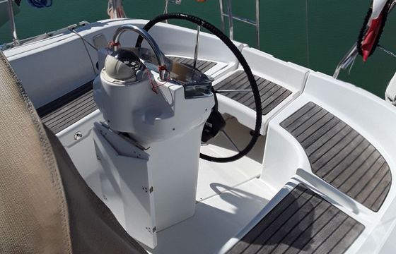 Sailboat Beneteau Oceanis 311 clipper 9.5m