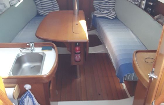 Sailboat Beneteau Oceanis 311 clipper 9.5m