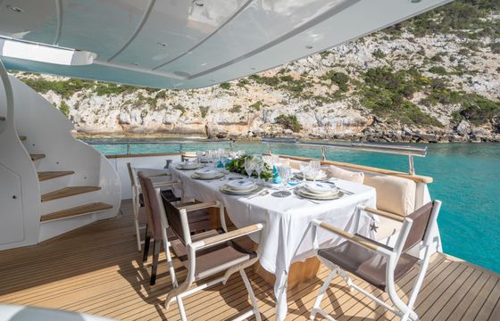 Motor yacht Maiora Yachts 24S 1550hp