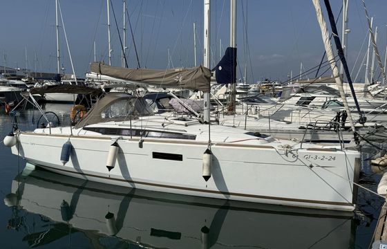 Sailboat Jeanneau Sun Odyssey 349 10.3m