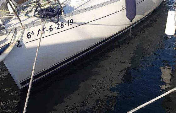 Sailboat Beneteau Oceanis 31 9.6m