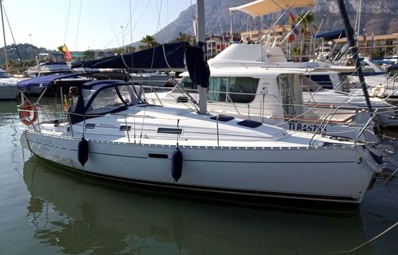 Sailboat Beneteau Oceanis 31 9.6m
