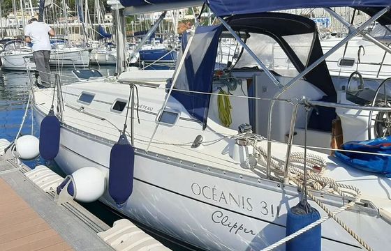 Sailboat Beneteau Oceanis 31 9.6m
