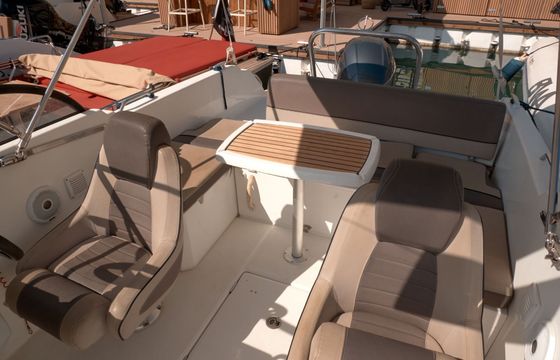 Motorboat Jeanneau Cap Camarat 6.5 BR 200hp