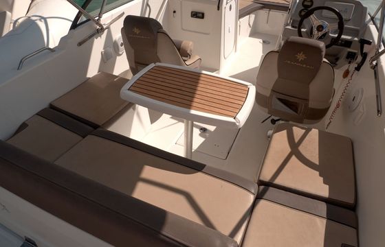Motorboat Jeanneau Cap Camarat 6.5 BR 200hp