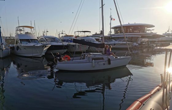 Sailboat Jeanneau Love Love 6.6m