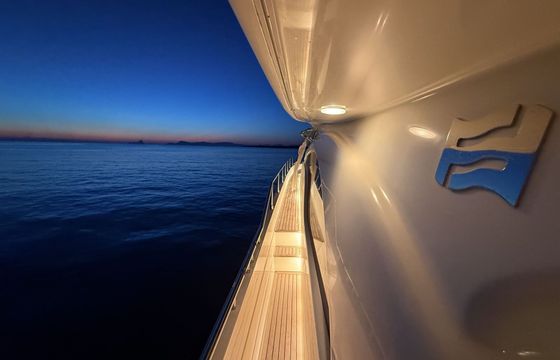 Motor yacht Ferreti 70 3000hp