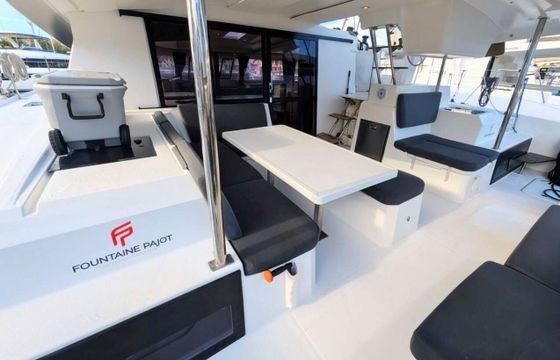 Catamaran Fountaine Pajot Astrea 42 with watermaker 12.58m