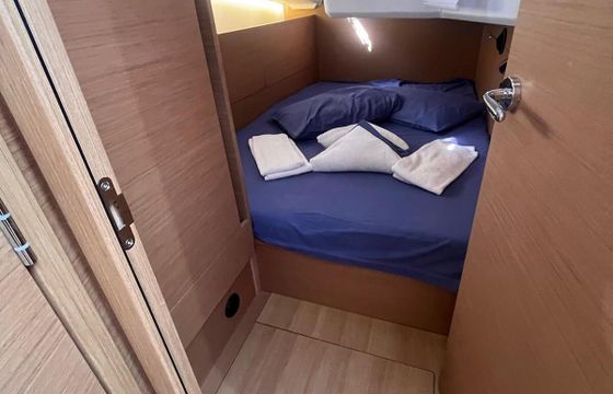 Sailboat Jeanneau Sun Odyssey 410 12.95m