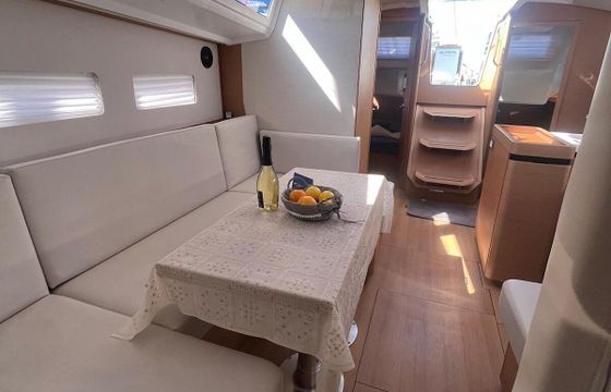 Sailboat Jeanneau Sun Odyssey 410 12.95m