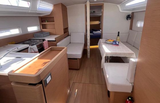 Sailboat Jeanneau Sun Odyssey 410 12.95m